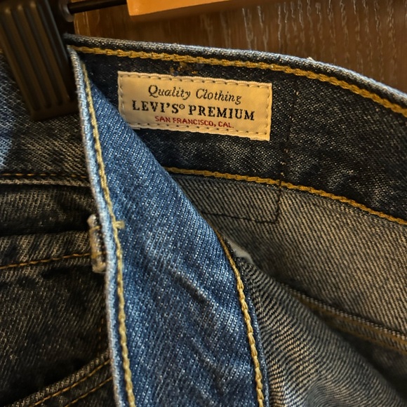 Levi’s 80’s Mom Denim Short - Picture 3 of 5